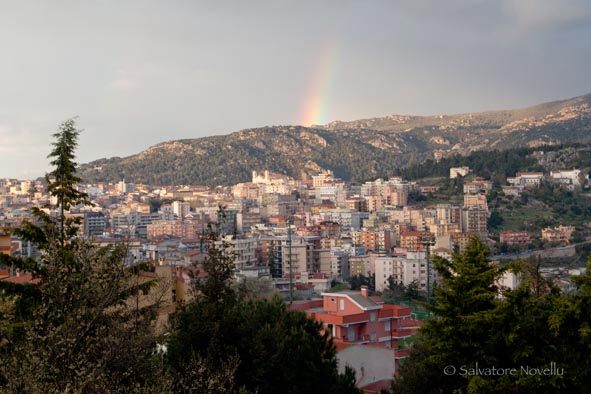 foto Salvatore Novellu. Nuoro, Arcobaleno, Cronache Nuoresi