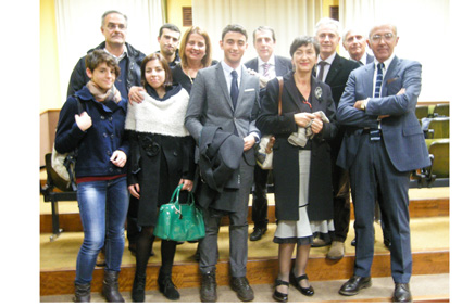 i parenti di Mario Melis con il Sindaco Bianchi (foto S. Meloni  - Cronache- Nuoresi)