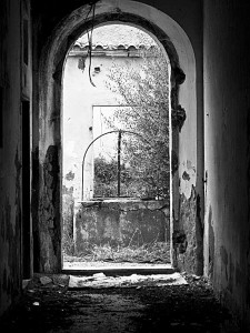 Il pozzo degli orrori a Manasuddas (foto Cronache Nuoresi)