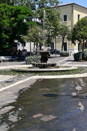 La fontana dei giardini (© foto Cronache Nuoresi)