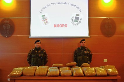 La conferenza stampa per il sequestro di marijuana