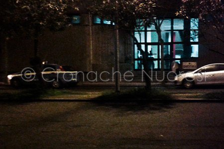 L'arrivo dei tre in Questura (© S.Novellu)