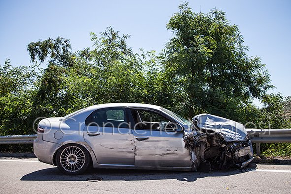 L'Alfa 156 coinvolta nello scontro mortale sulla ss 289 (© foto S. Novellu)
