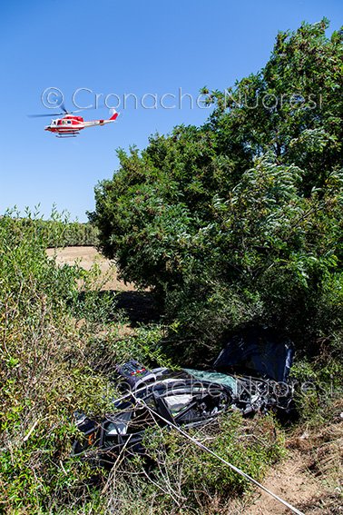 L'elicottero dei Vigili del fuoco sul luogo dell'incidente (© foto S.Novellu)