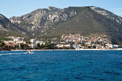 Veduta di Cala Gonone dal mare (©foto S. Novellu- Cronache Nuoresi) 
