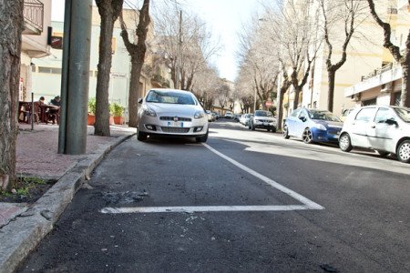 Via Gramsc: il luogo dell'attentato incendiatrio (foto S. Novellu - Cronache Nuoresi)