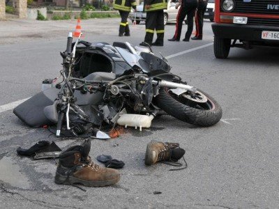 Una motocicletta coinvolta in un incidente