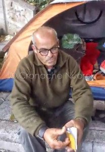 Alessando davanti alla sua tenda