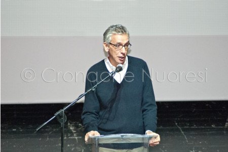 Francesco Pigliaru incontra i suoi elettori all'Eliseo (© foto S.Novellu)