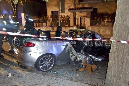 L'Alfa 147 dopo lo schianto (foto Sanna)