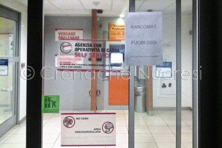 L'ingresso della filiale Unicredit di via Milano
