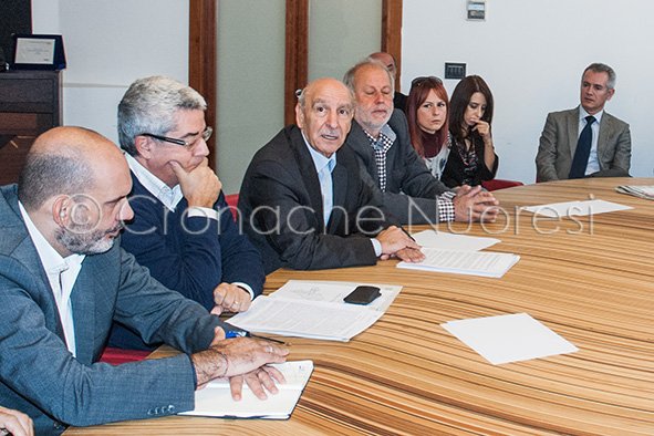 Un-momento-dell'incontro-sulla-crisi-in-Provincia-©-foto-Sonia-Meloni)