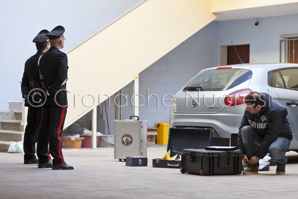Carabinieri sulla scena del delitto (© foto S. Novellu)