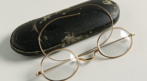 Gli occhiali del Premio Nobel Grazia Deledda