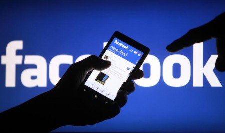 Facebook attivo su unoo smartphone