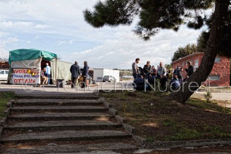 Il presidio dei cassintegrati di Ottana Polimeri (© foto S.Novellu)
