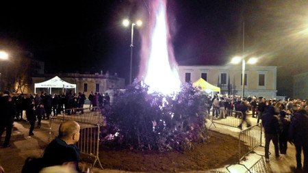 Nuoro, fuoco di Sant'Antonio (foto L.Basolu)
