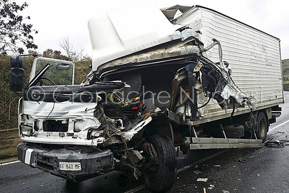 Uno dei due autoarticolati coinvolti nell'incidente