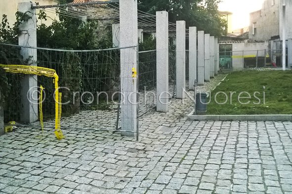 Uno scorcio della piazza (© foto Cronache Nuoresi)