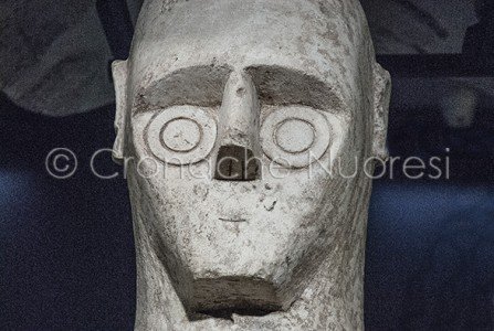 Il primo piano di una Gigantre di Mont'e Prama (© foto S. Novellu)