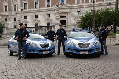 La nuova livrea della Polizia di Stato