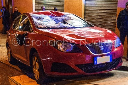L'auto distrutta dall'impatto contro il cavallo (© foto S. Novellu)