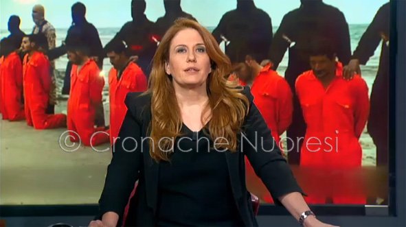 Monica Maggioni e sullo sfondo un'immagine dell'ISIS