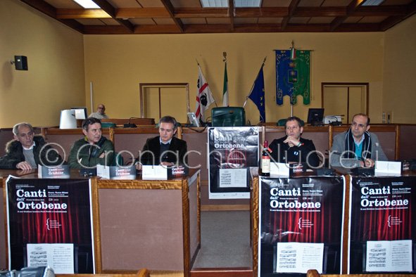 Un momento della presentazione di Canti dall'Ortobene (© foto S.Meloni)