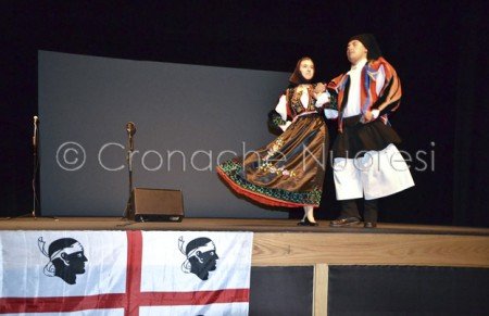 L'esibizione di Giuseppe Rendini e Rita Ladu a Hong Kong a Hong Kong (© foto Cronache Nuoresi)