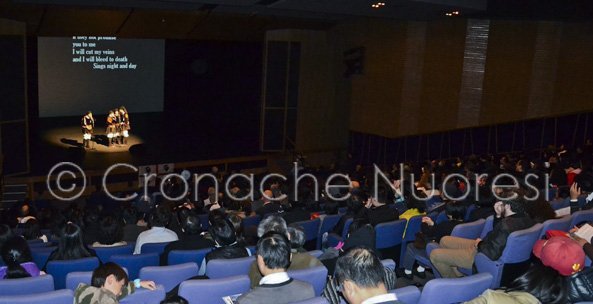 Un momento dell'esibizione del Coro a Tenore Grazia Deledda a Hong Kong 