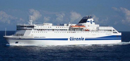 Un traghetto dell Tirrenia
