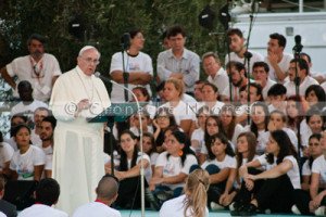 Cagliari, Papa Francesco parla ai giovani (foto S. Novellu - Cronache Nuoresi)