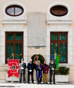 La benedizione di don Ciriaco Vedele (© foto Cronache Nuoresi)