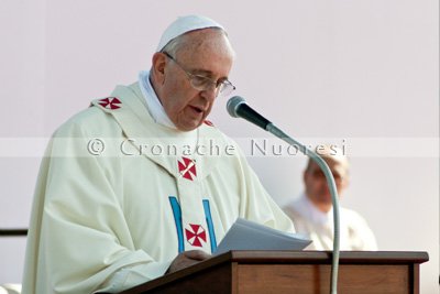 Cagliari, Papa Francesco celebra la messa (foto S. Novellu - Cronache Nuoresi)