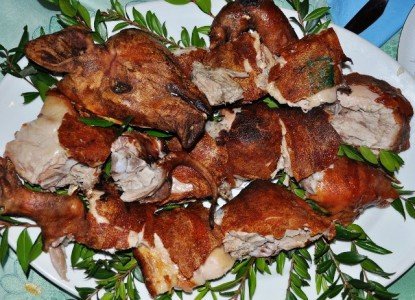 Un piatto di maialetto arrosto