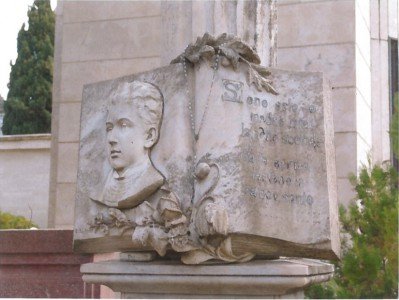 La lapide di Salvatore Satta al Cimitero di Nuoro