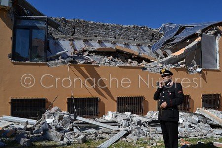 Magomadas, Carabinieri sul luogo del crollo