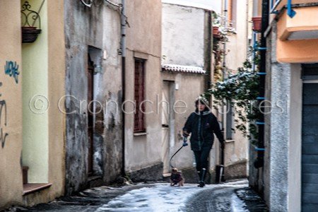 Una via di Séuna imbiancata (© foto S,Novellu)