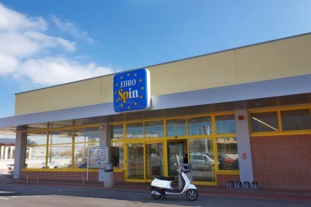 L'ingresso del centro commerciale