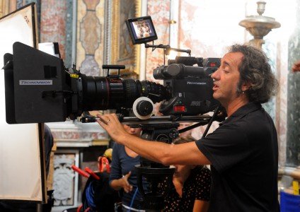 Il regista Paolo Sorrentino alla macchina da presa