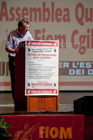 Maurizio Landini durante l'intervento all'Eliseo (© foto S.Novellu)