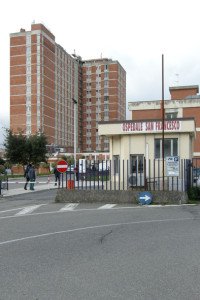 Nuoro, l'ingresso da via Mannironi dell'Ospedale S. Francesco (© foto S. Novellu)