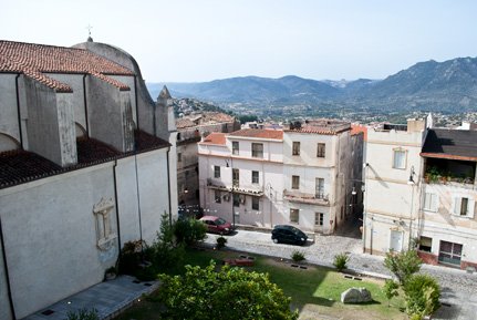 Uno scorcio di Oliena (foto S. Novellu - Cronache Nuoresi)