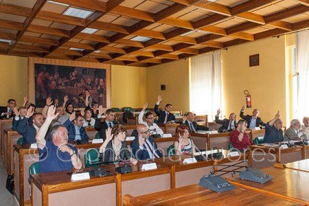 L'aula votazioni in Consiglio comunale (© foto Cronache Nuoresi)