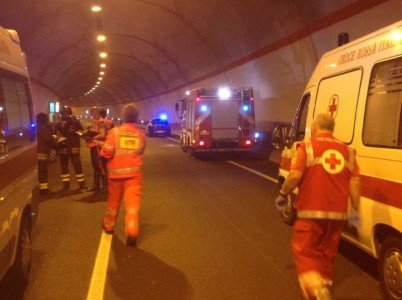 Un intervento dei Vigli del fuoco in galleria