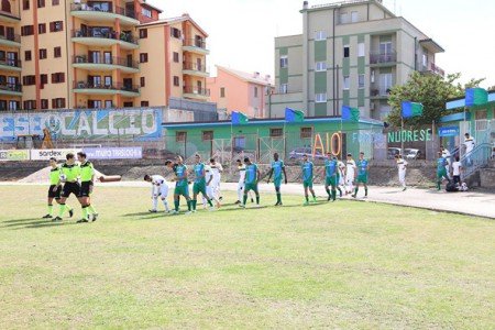 I giocatori escono dagli spogliatoi (foto Alessandro Pintus)