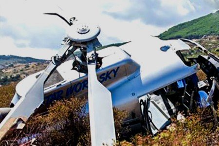 I rottami dell'elicottero precipitato ad Arzana