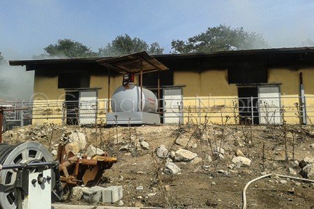 Il fienile una volta domate le fiamme