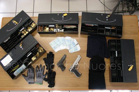 Refurtiva e armi utilizzate per la rapina all'MD