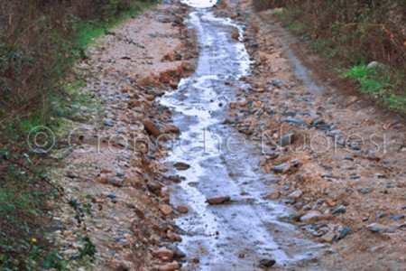 Oliena, strada di penetrazione agraria danneggiata dall'alluvione (© foto Cronache Nuoresi)